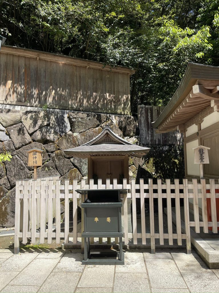 眼神祠
ganshinhokora